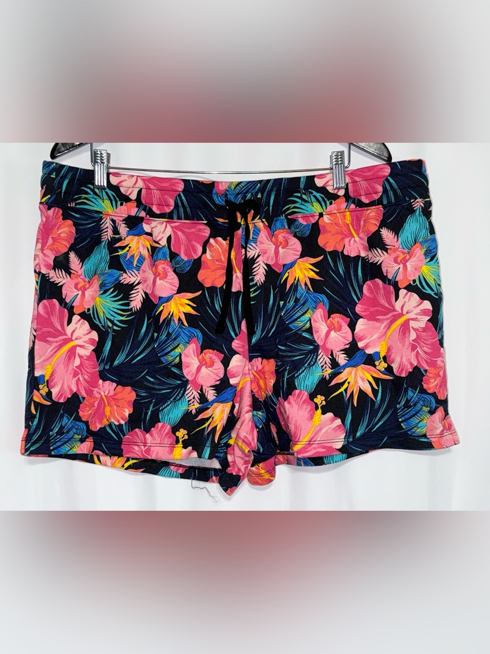 NWT-Time & Tru Women’s XL (16/18) Mid-Rise Relaxed Fit Tropical Knit Shorts